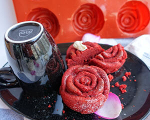 酸奶油红丝绒玫瑰蛋糕