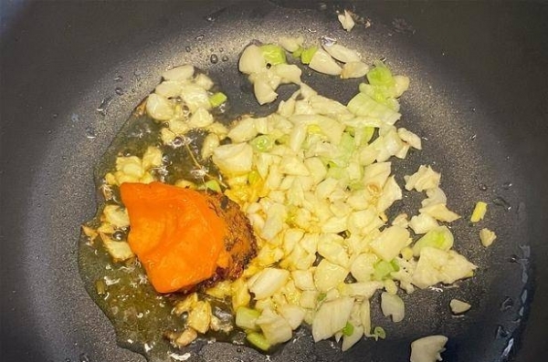春季开胃菜谱-西红柿蔬菜汤的做法6