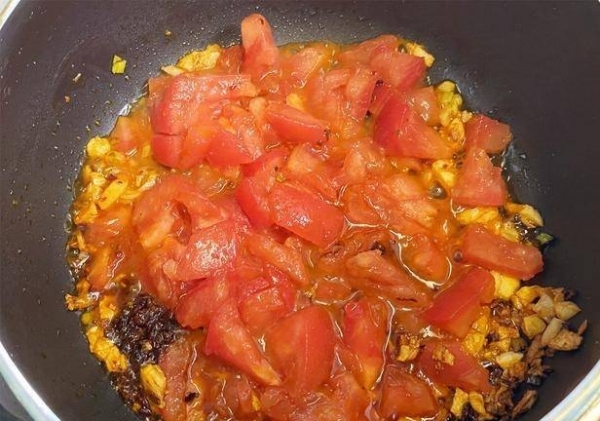 春季开胃菜谱-西红柿蔬菜汤的做法7