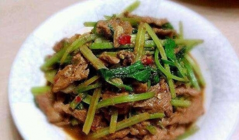 芹菜配什么菜好吃-芹菜炒牛肉的做法3
