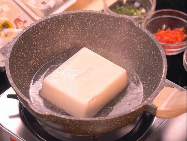 豆腐抱蛋怎么做-豆腐抱蛋的做法3