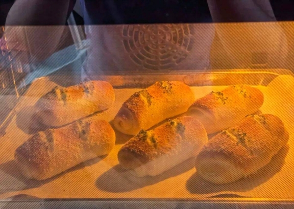 芝士烤肠面包怎么做-芝士烤肠面包的做法12