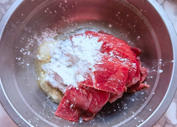 牛肉和西红柿怎么做好吃-牛肉西红柿汤的做法4
